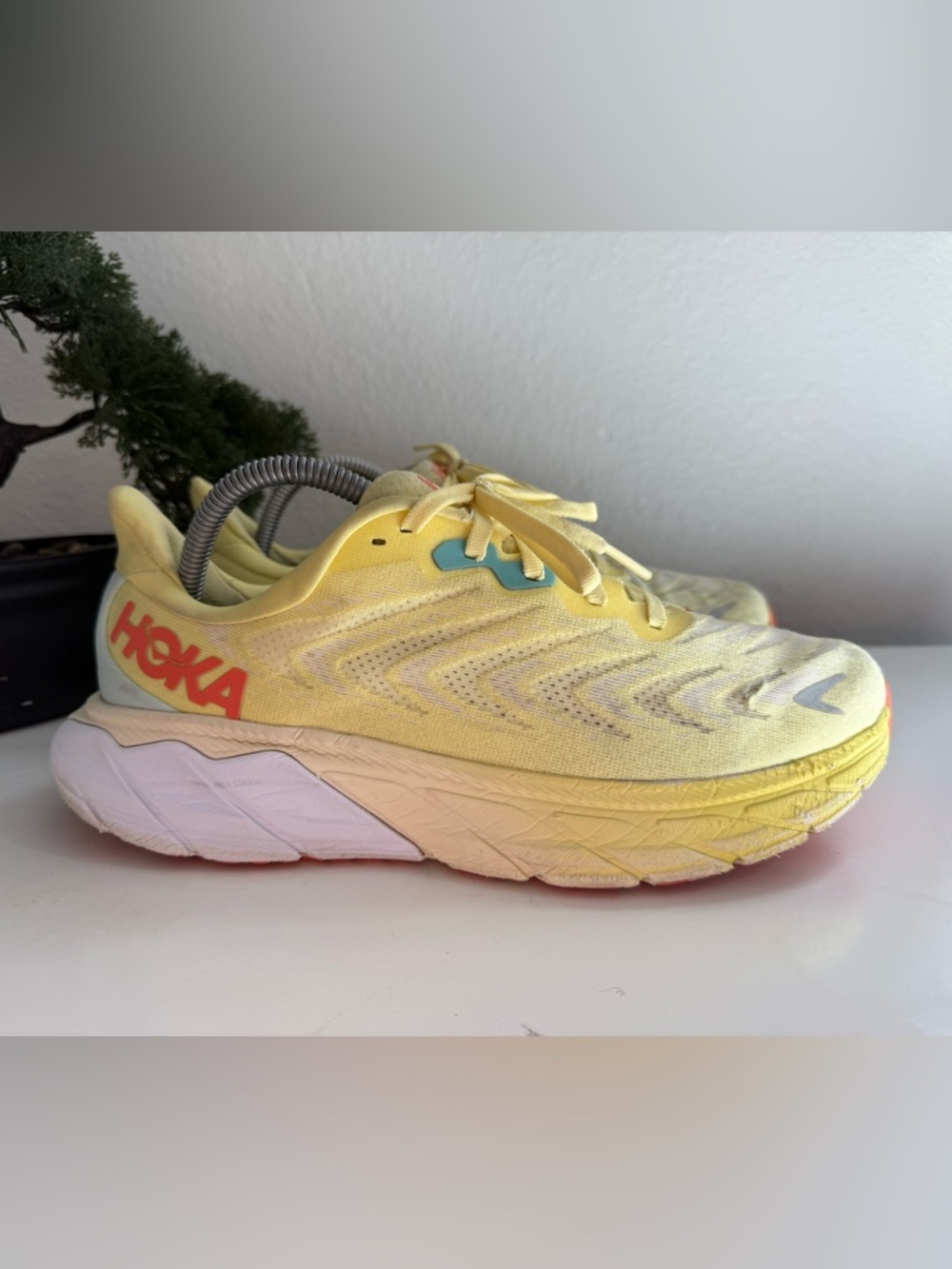 Hoka Arahi 7 women size 9.5 Yellow Athletic Running Shoes